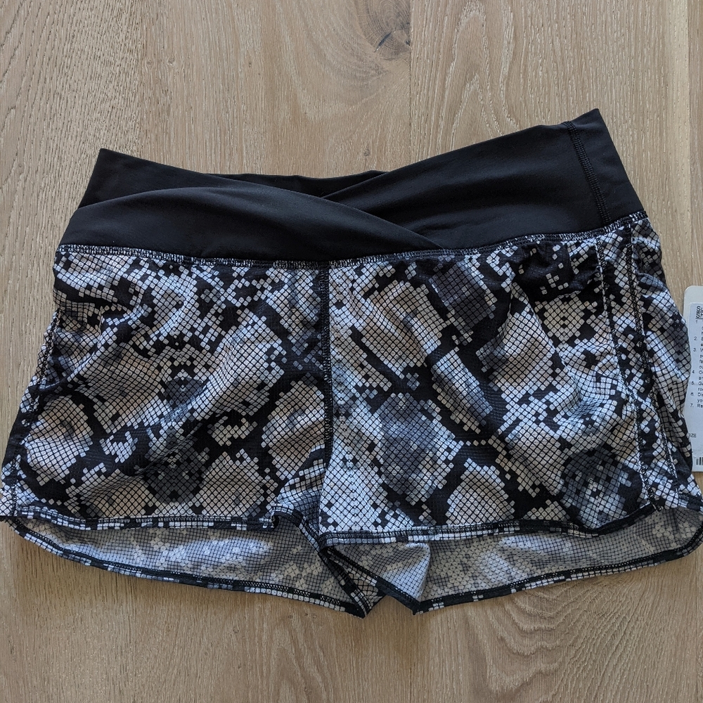 Lululemon size 8 Sunset Salutation shorts